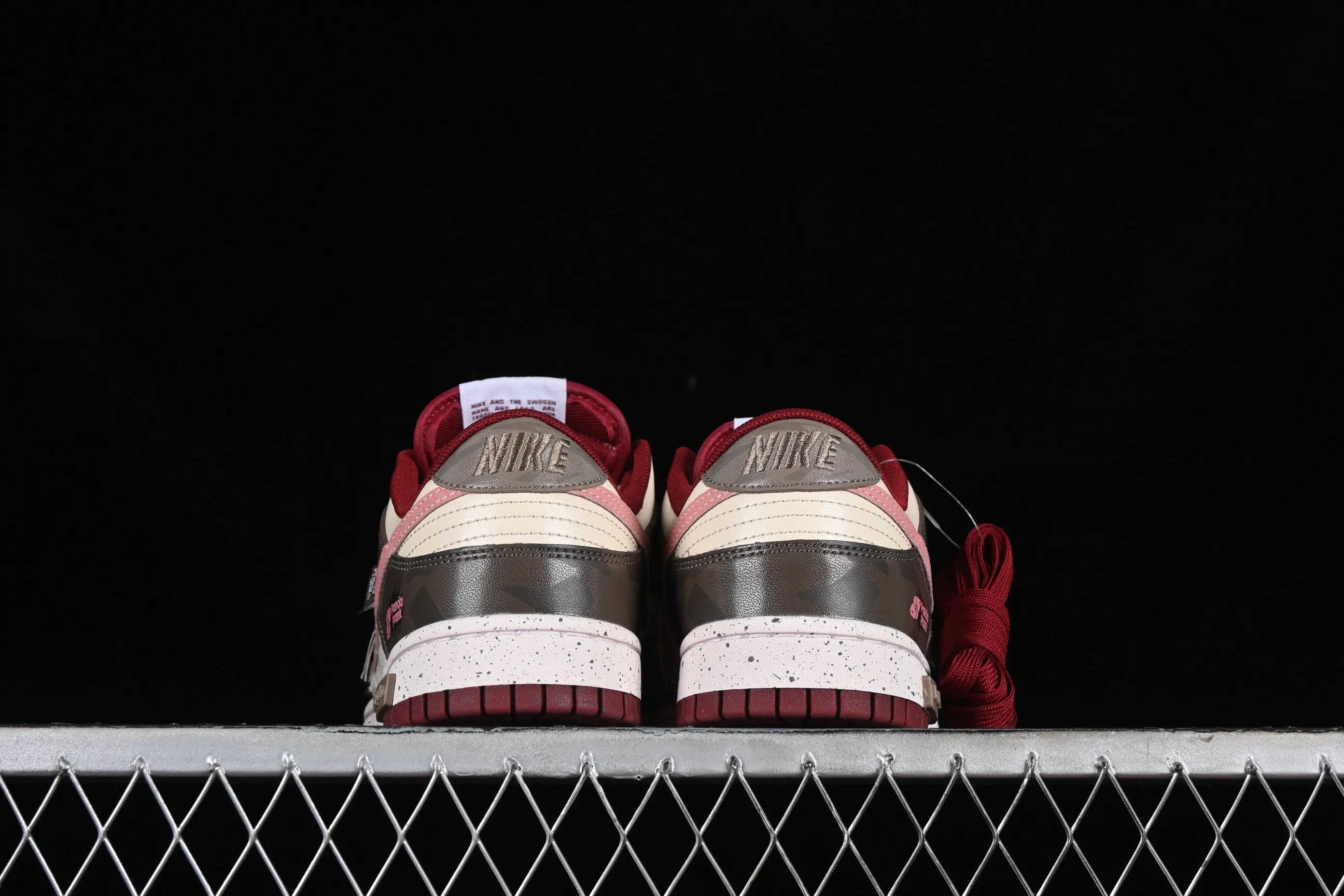 All categories Nk SB Dunk series Nk SB Dunk Low low-top sneakers Nk Dunk Retro Panda Prank Pioneer Knight-Dust SB strap low-top casual sneakers DD1391-601